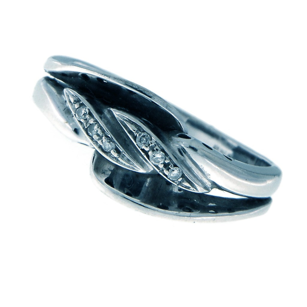 Anello con Pietre Bianche e Volant