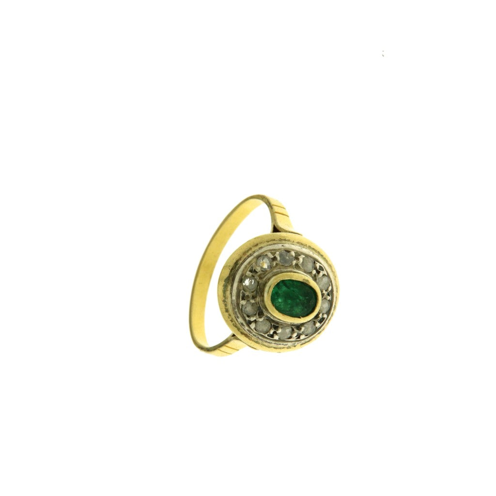 Anello Ovale con Diamanti da 0.01 CT e Smeraldo da 0.2 CT