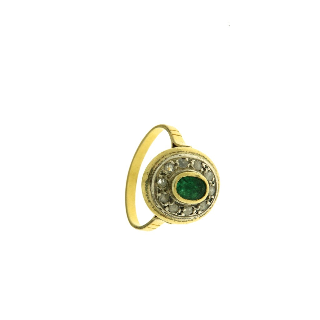 Anello Ovale con Diamanti da 0.01 CT e Smeraldo da 0.2 CT