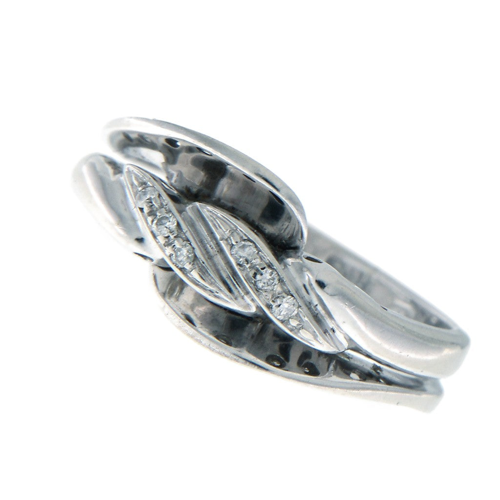 Anello con Pietre Bianche e Volant
