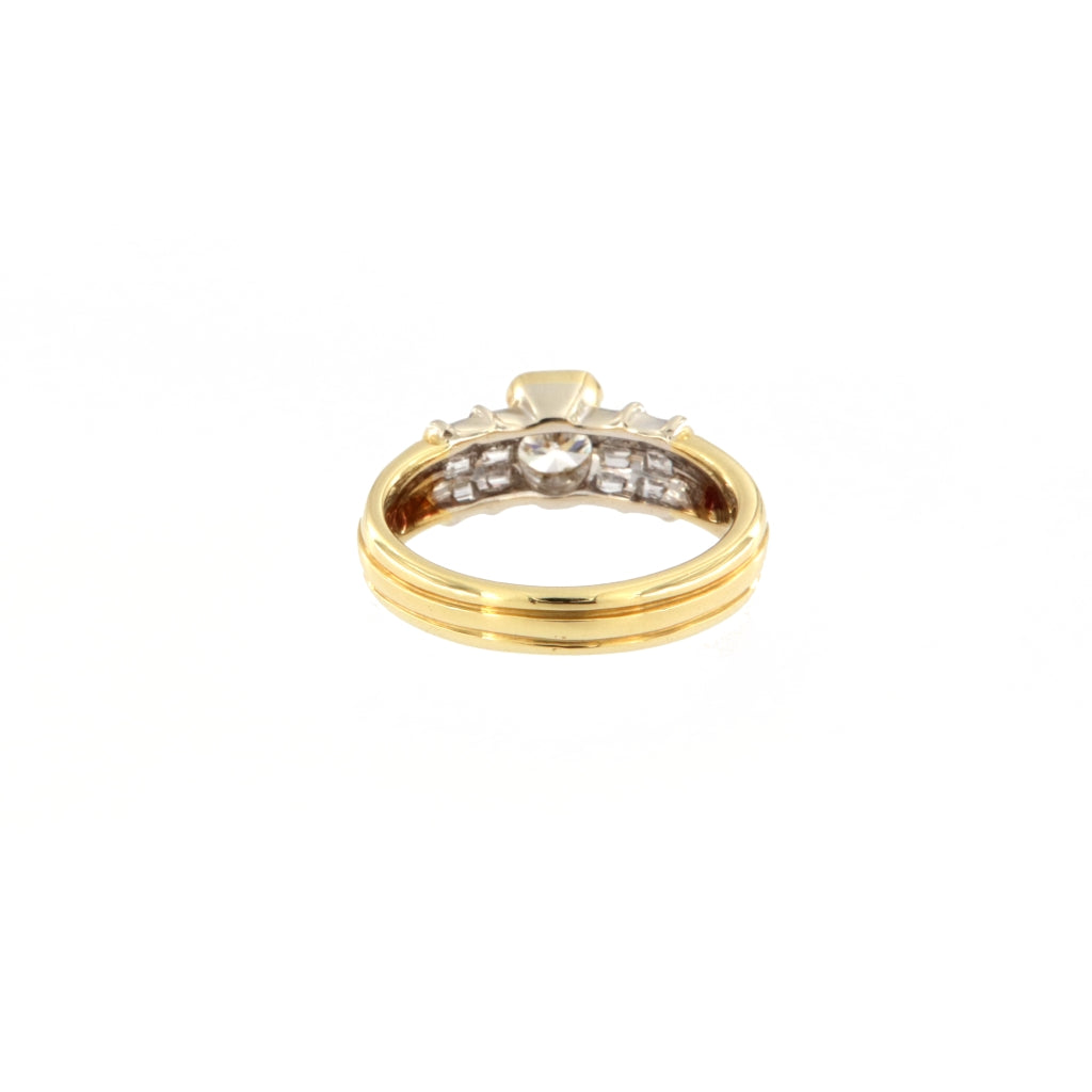 Anello con Diamanti da 0,58 CT (P2COL H/I) e 0,36 CT (G/VS) (Articolo non in Saldo)