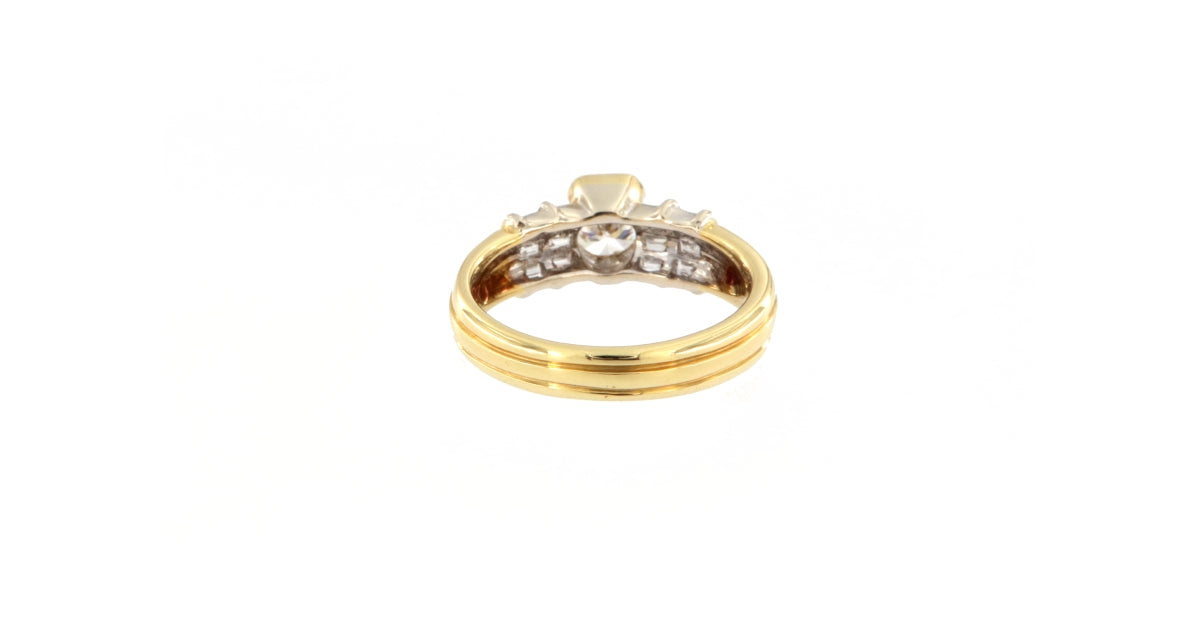 Anello con Diamanti da 0,58 CT (P2COL H/I) e 0,36 CT (G/VS) (Articolo non in Saldo)