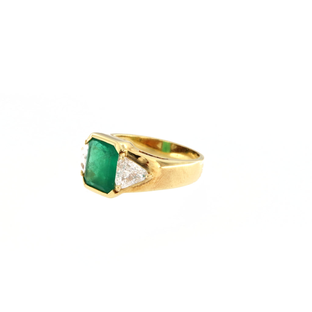 Anello Smeraldo da 2,1 CT e Diamanti da 1,4 CT (COL G/SI2) (Articolo non in Saldo)