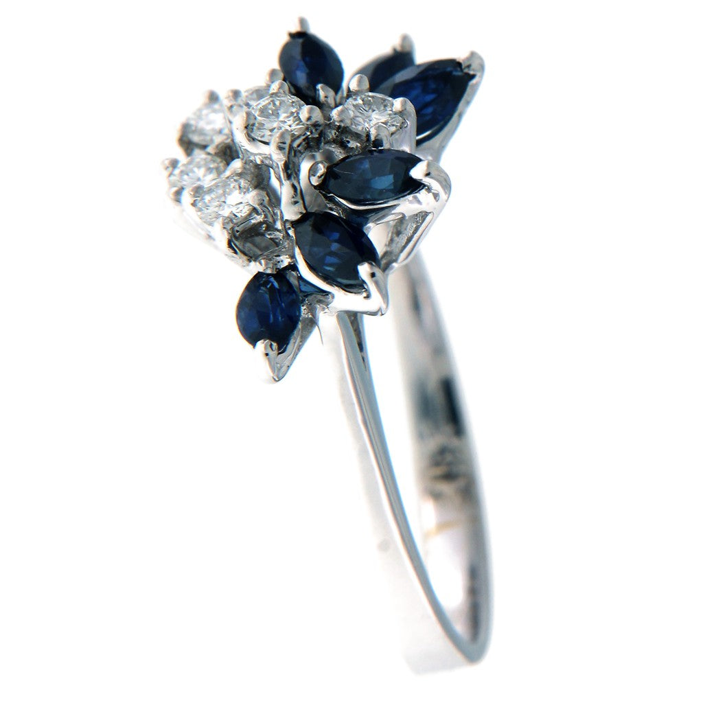 Anello Fiore con Diamanti da 0.06 CT e Pietre Blu